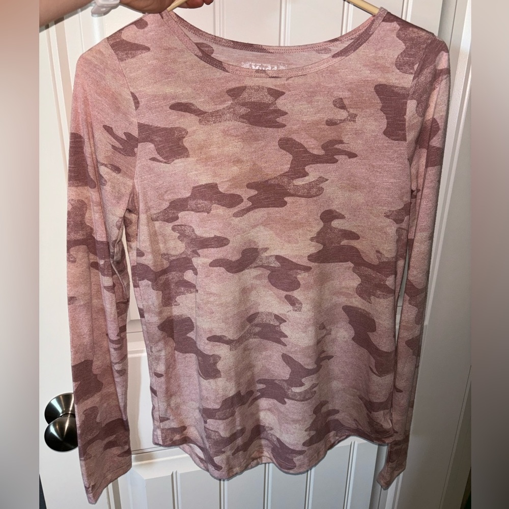 Mudd Women’s Pink Camo Long Sleeve, size small
